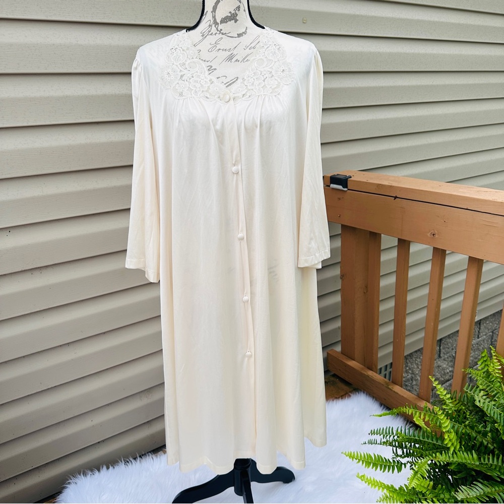 Vintage Vanity Fair Ivory Lace Nightgown Buttoned Robe